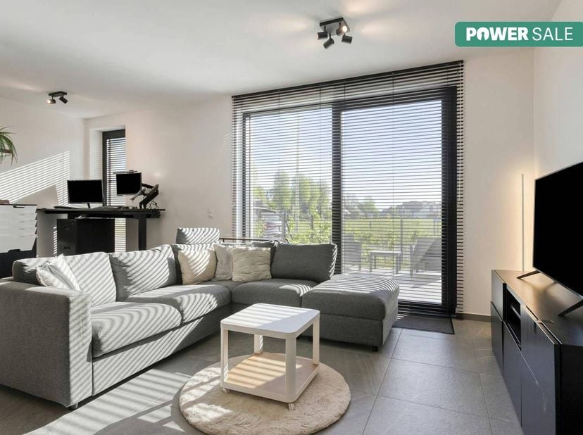 Appartement récent au rez-de-chaussée à vendre dans la résidence Fleur de Lin au centre de Wielsbeke. Cet appartement d'une chambre économe en énergie