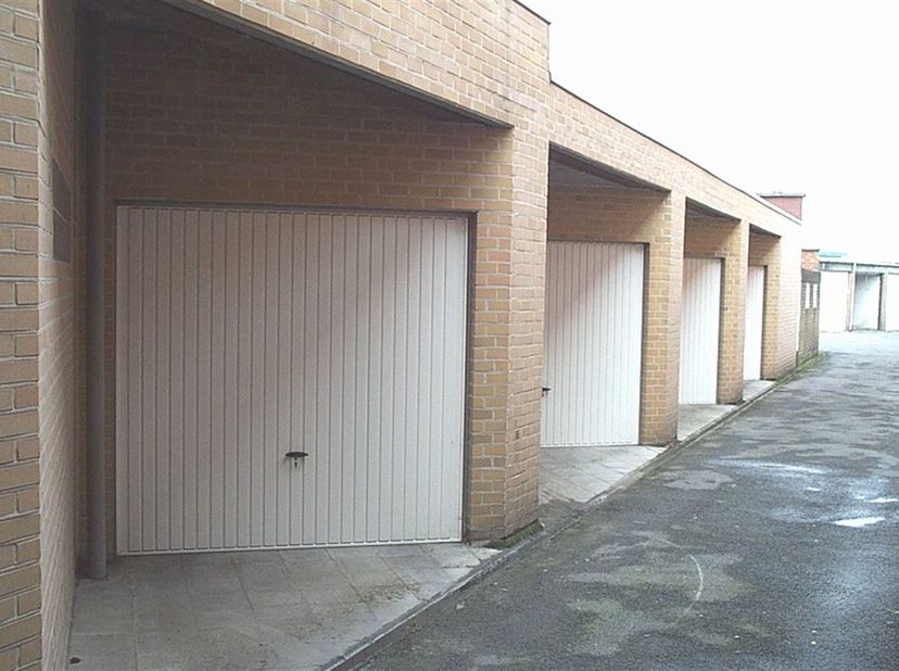 Garage box no 3 : Brugsesteenweg 107, Courtrai.  Libre à partir du 1/1/2026.