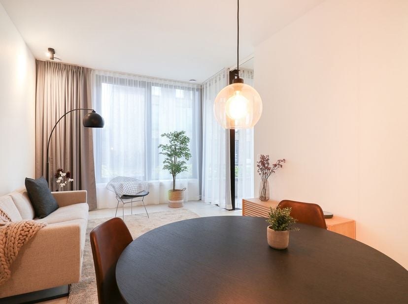 WIJNHOF is een modern woonproject in het centrum van Borsbeek met 37 erkende assistentiewoningen.<br />
Deze instapklare flat op de 2e verdieping bied