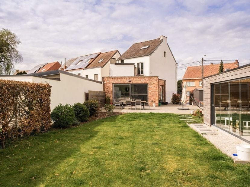 Surprenante maison familiale avec du caractère, de l'espace, 4 chambres et un beau jardin<br />
<br />
<br />
Laissez-vous séduire par cette charma