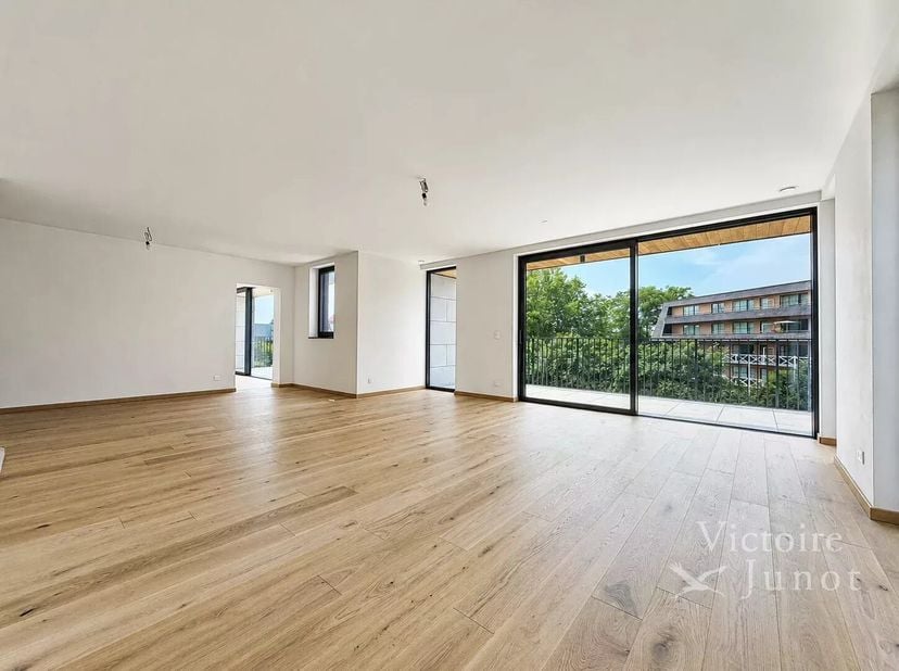 Bien présenté par Guillaume Letellier - 02 777 15 23 - guillaume.letellier@victoire.be<br />
Victoire Junot vous présente ce superbe appartement neuf