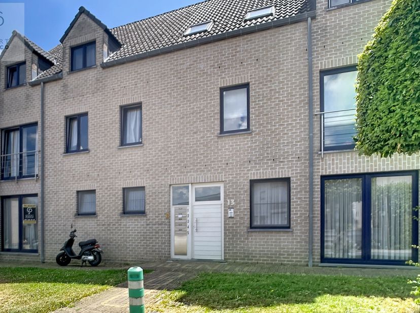 Graag bezoeken wij samen met jullie dit instapklare gelijkvloers appartement op een leuke locatie in Landen.<br />
De vlotte bereikbaarheid hier en he