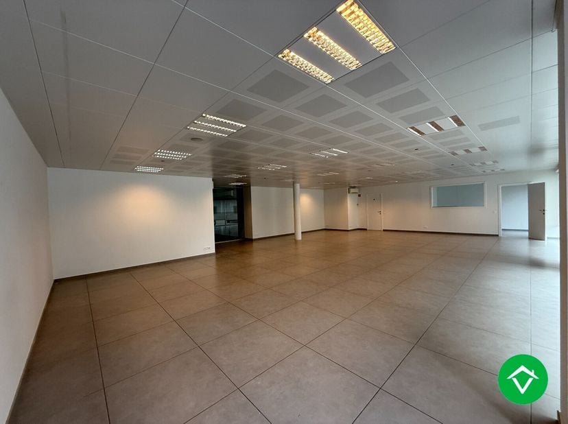 Bien professionnel à louer
                    à 8800 Roeselare