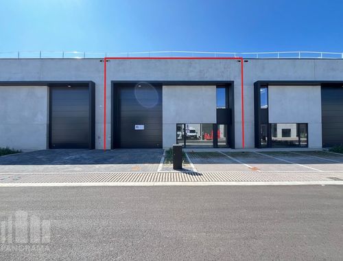                                         Bâtiment d’entreprise à louer à Denderleeuw, € 2.200
