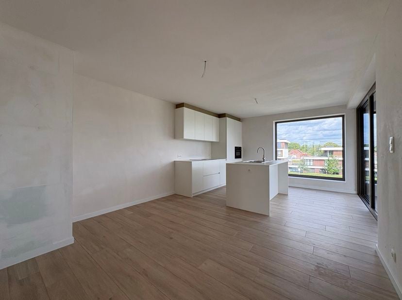 Vraag uw bezoek aan via immodavinci.be<br />
Ligging<br />
Dit stijlvolle nieuwbouwappartement is uitstekend gelegen in Zwijnaarde, op een strategisch