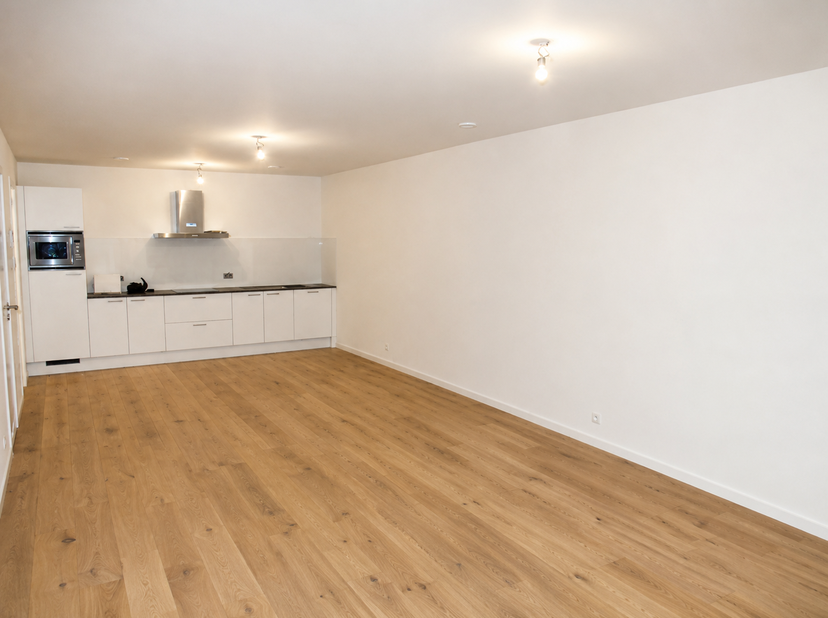 Dit super toffe energiezuinige 1 slaapkamer appartement op de eerste verdieping met een oppervlakte van 85 m² biedt alle comfort. Met een ligging nabi