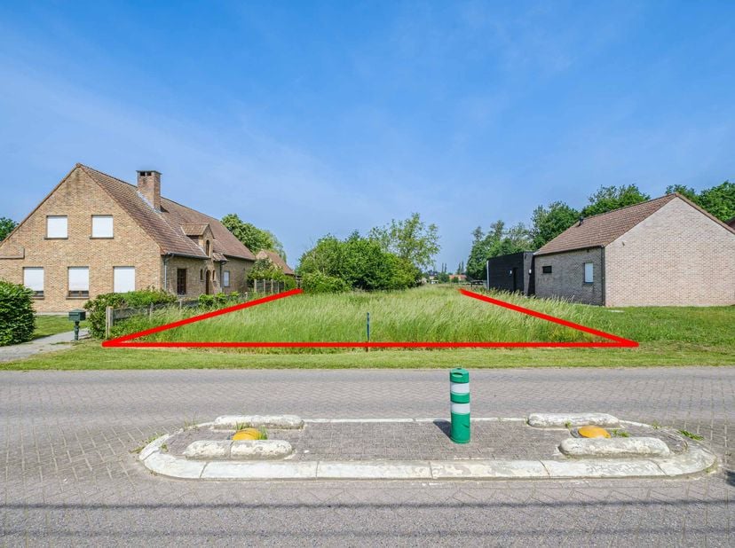 BOUWGROND<br />
<br />
Een mooi perceel bouwgrond van 800 m², gelegen in een niet-vervallen verkaveling, gelegen in woongebied met landelijk karakter.
