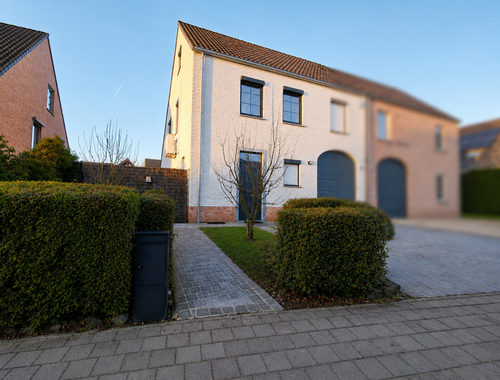                                         Maison jumelée à vendre à Kortrijk, € 549.000
