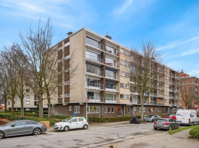 Appartement te koop in Abdijbekestraat 8 bus A1,
                    8200 Sint-Andries