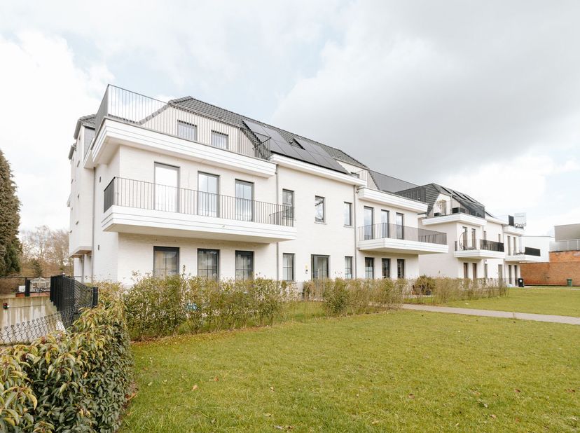Bezoek mogelijk na aanmaak huurdersprofiel: https://onid.mijnhuurprofiel.be/property/6467045b-87a3-492d-b483-ae6fbb09d476Licht, comfort en een central