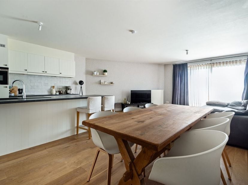 Uniek duplex appartement met zon, privacy en een topligging!<br />
Gelegen in een kleinschalige residentie van slechts 7 appartementen, geniet u hier