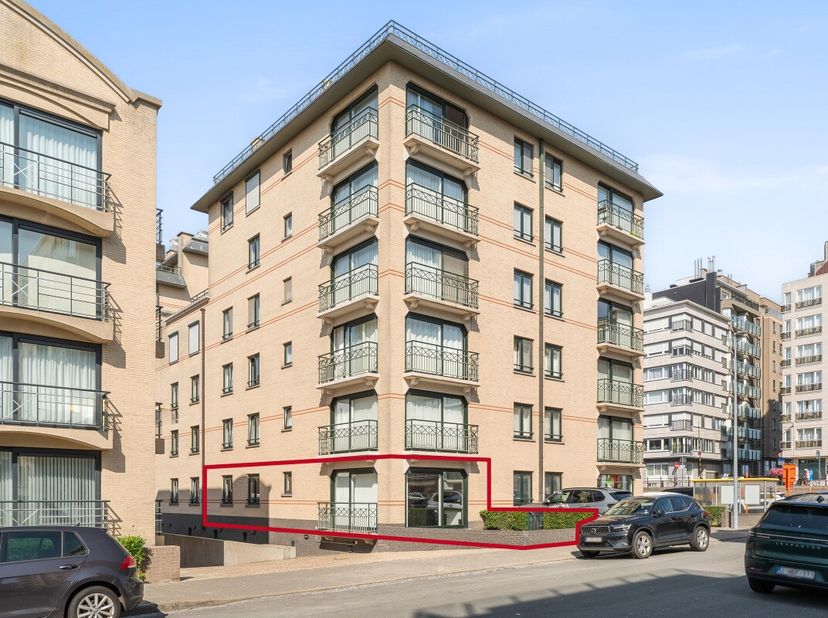Wenduine: Gelijkvloers hoekappartement te koop in Wenduine op slechts 150m van de zee en het centrum!Bent u op zoek naar een instapklaar appartement a