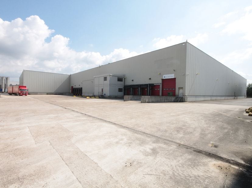 Op een strategische locatie te Stocletlaan 23 in Duffel, tussen de E19 (Antwerpen-Brussel) en de N14 (Mechelen-Lier), bieden wij een moderne logistiek