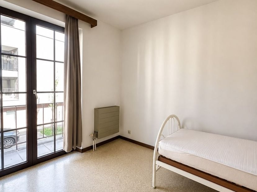 Centraal gelegen, aan de Varkensmarkt in Diepenbeek bevindt zich dit 3-slaapkamerappartement van 76 m².<br />
Dankzij de praktische indeling, het ruim