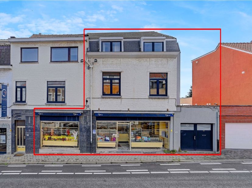 [[ CE BIEN PARTICIPE À LA JOURNÉE MAISONS OUVERTES ERA LE 13/6 DE 13:00 À 14:00 ]]À vendre : local commercial avec atelier et logement spacieux, situé