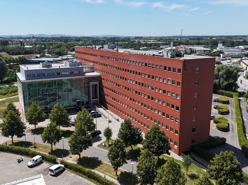 Bien professionnel à louer
                    à 8900 Ieper