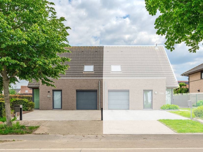 Energiezuinig halfopen huis te koop in Sint-jan (Ieper). Deze energiezuinige woning uit 2012 beschikt over EPC A, drie slaapkamers, garage en tuin. De