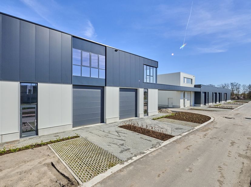 Bien professionnel à vendre
                    à 3600 Genk