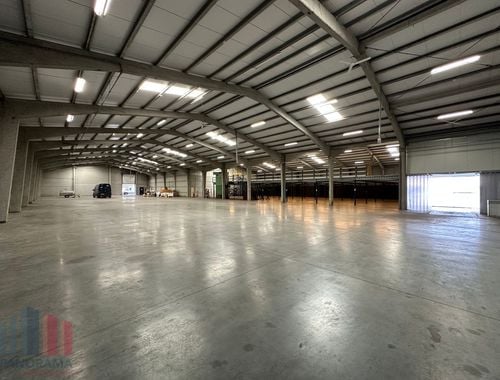                                         Bâtiment d’entreprise à louer à Mouscron, € 11.500

