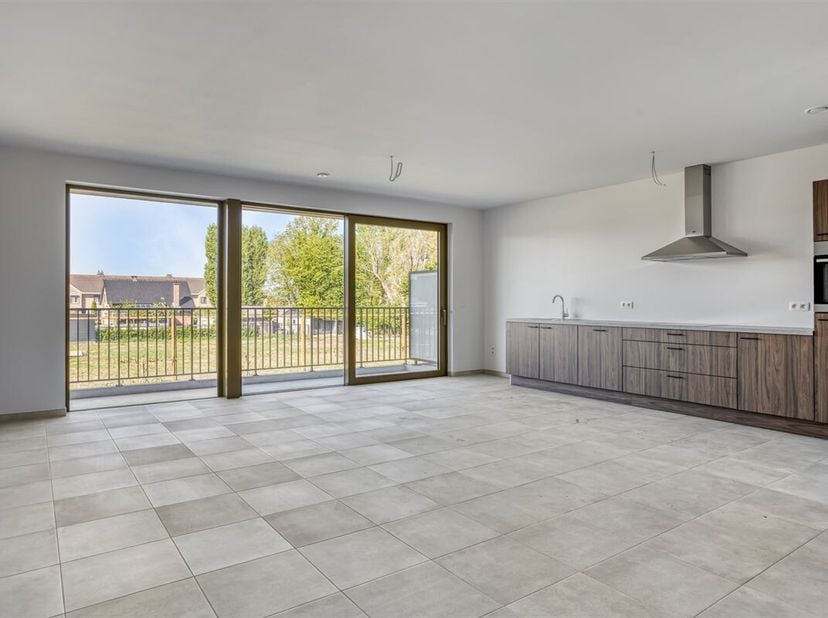 APPARTEMENT MET 2 SLKS, TERRAS &amp; PARKING<br />
In Beveren-Waas treffen wij residentie Oscar aan gelegen te Walhof. Wij bevinden ons nabij het centrum,