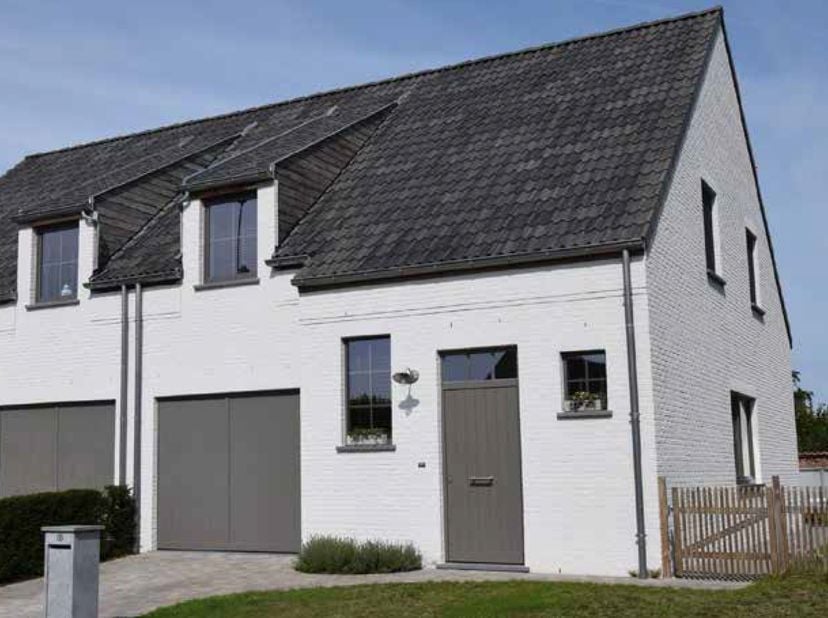 TE KOOP in Ronse Ninoofsesteenweg 494 ( lot 3 )<br />
<br />
Mooie verkaveling voor het bouwen van een half open bebouwing nabij het centrum van Ronse