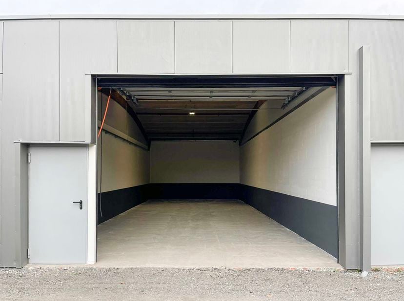 Situation et accessibilité<br />
Situé dans un emplacement de choix à Rumbeke :<br />
- À seulement 1,8 km de l'E403<br />
- À 600 m de l'arrêt de bus