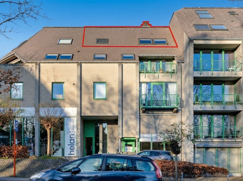 OPEN DEUR Zaterdag 29 augustus van 13u00 tot 14u00 Deze lichtrijke en instapklare flat is vrijblijvend te bezichtigen op zaterdag 29 augustus tussen 1