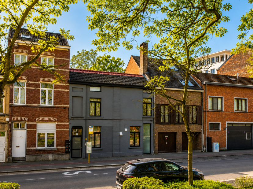 Op zoek naar een slimme investering of een ideale uitvalsbasis voor studerende kinderen? Deze charmante studio, gelegen aan de Brouwersstraat 25 bus 0