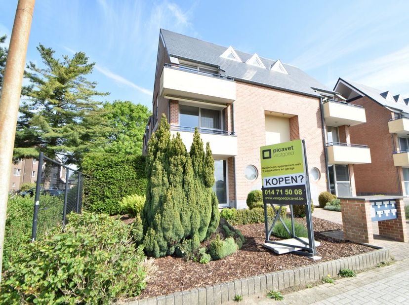 Ruim GELIJKVLOERS appartement met 2 slaapkamers, tuin en garage in een kleinschalige Residentie “Amaryllis II”.Het gelijkvloers appartement bestaat ui