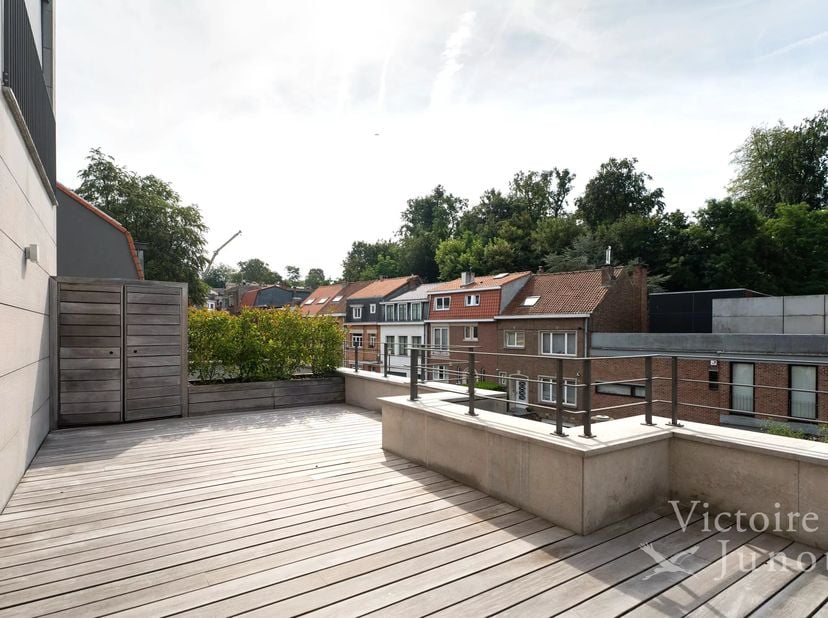 Bien présenté par Yanis Morsa : 0487 71 46 10 / yanis.morsa@victoire.be<br />
En exclusivité VICTOIRE JUNOT vous propose sur Uccle, quartier du Dieweg