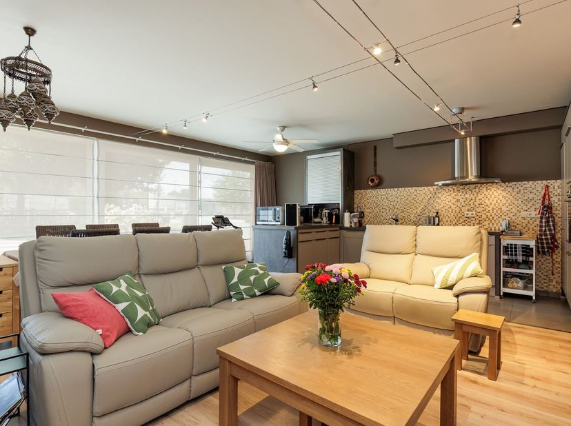 MODERN WOON- EN LEEFCOMFORT IN HOMBEEK<br />
<br />
Dit schitterende appartement van maar liefst 110m² is centraal gelegen Hombeek. Het biedt U de p