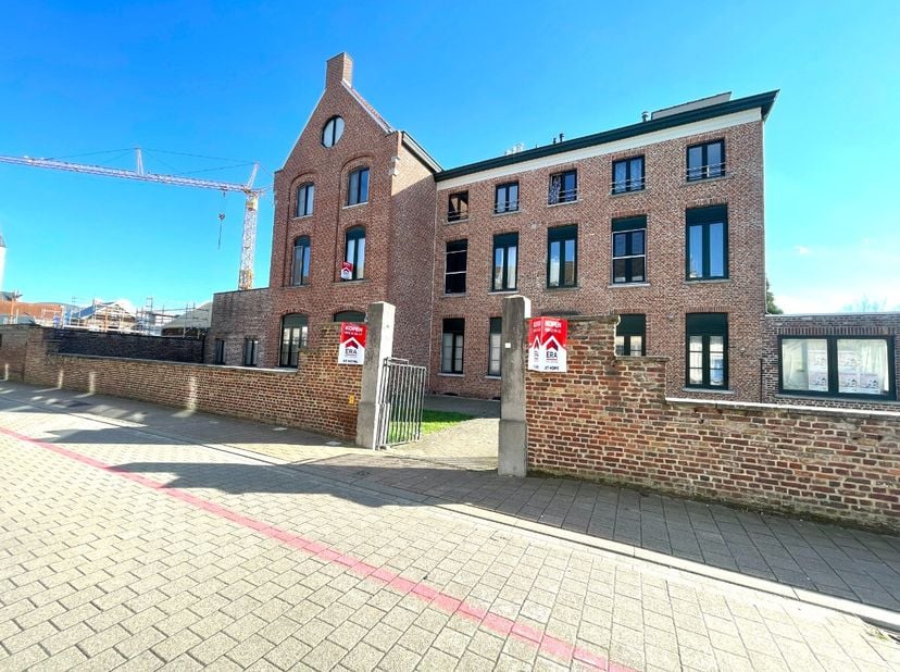 Karaktervolle appartement combineert een centrale ligging met een praktische indeling en bevindt zich in het hart van Wervik. Momenteel is het apparte