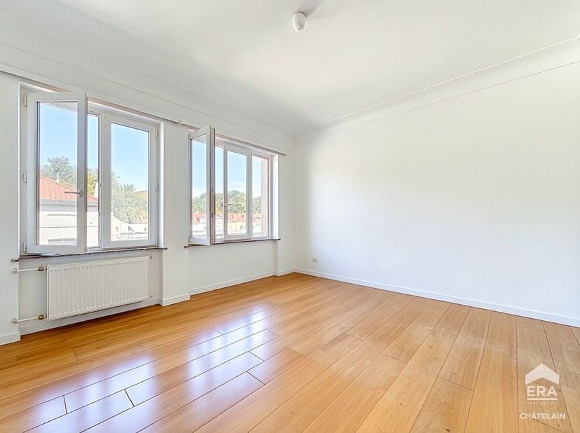 ERA Châtelain biedt u een appartement aan op de 3 verdieping van een klein gebouw, ideaal gelegen in Ukkel. Het beschikt over een bruto-oppervlakte vo