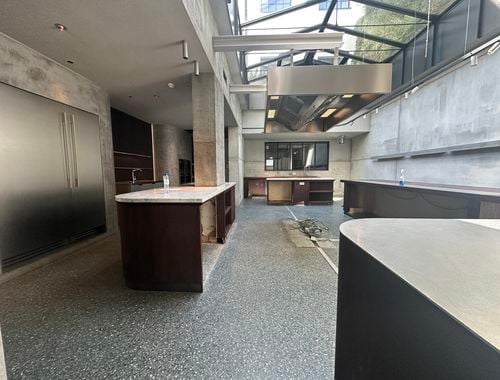                                         Commerce à louer à Antwerpen, € 7.500
