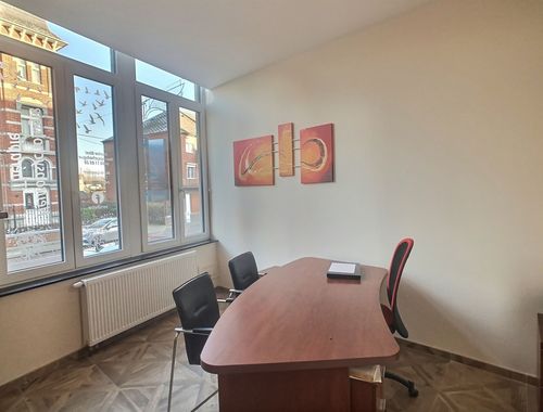                                         Kantoor te huur in Couvin, € 150

