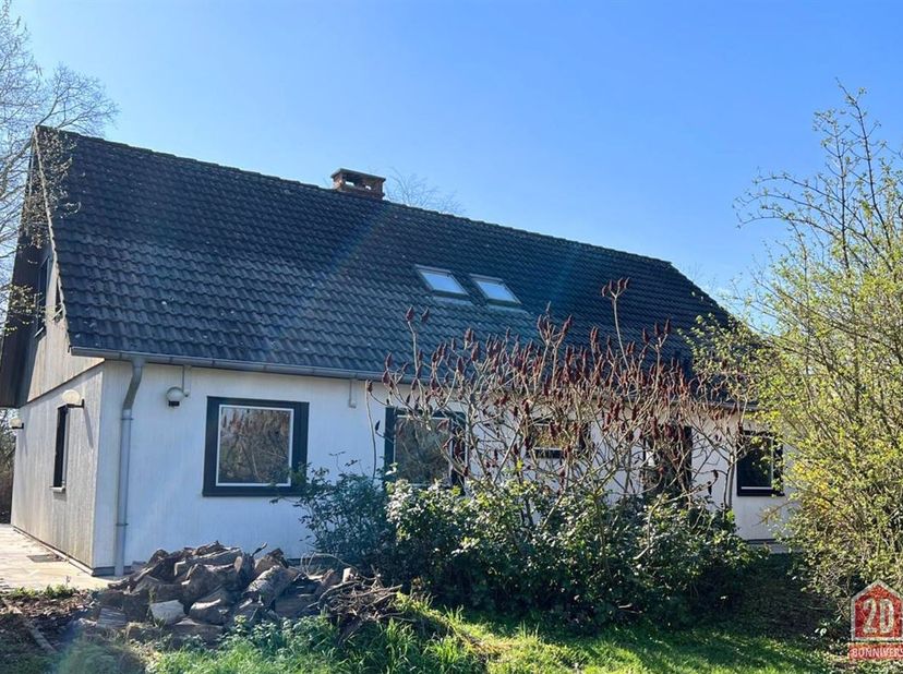 Bonnivers - 2D presenteert u een aangename van ±22m ², met 7 slaapkamers!  <br />
- De begane grond van het huis bestaat uit een hal, een woonkamer va