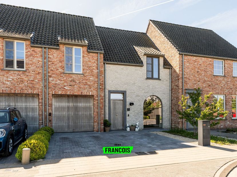 MAISON ÉCONOME EN ÉNERGIE, PRÊTE À L'INSTALLATION ET SPACIEUSE !<br />
Vous cherchez une maison prête à emménager, économe en énergie, où l'espace, le
