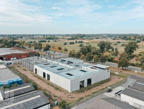                                         Bedrijfsgebouw te koop in Meulebeke, € 277.400
