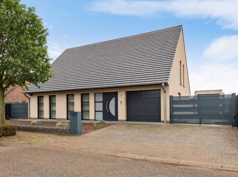Instapklare recente energiezuinige villa met 6 slaapkamers, een in- en uitpandige garage, op een rustige centrale ligging in een doodlopende straat<br