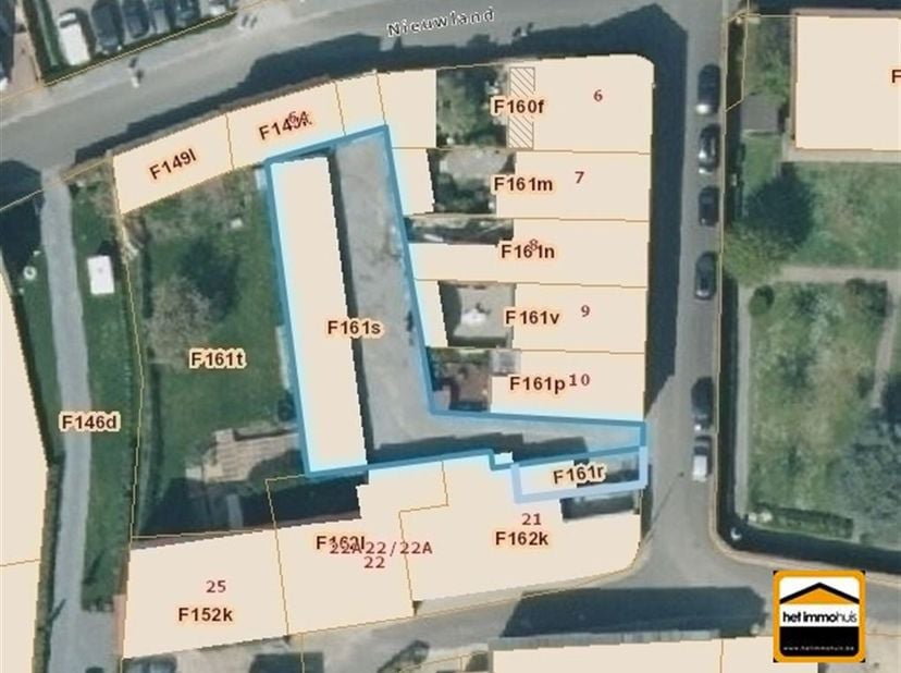 Garage-boxen met mogelijkheid tot bebouwing te koop in het centrum Borgloon (mits bekomen van een stedenbouwkundige vergunning).<br />
<br />
In het