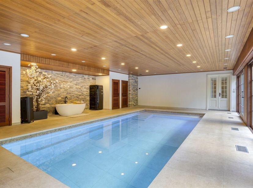 Stijlvol en tijdloos wonen in Schilde.<br />
<br />
Deze exclusieve villa combineert een luxueuze afwerking met een warme, huiselijke sfeer. Ideaal v