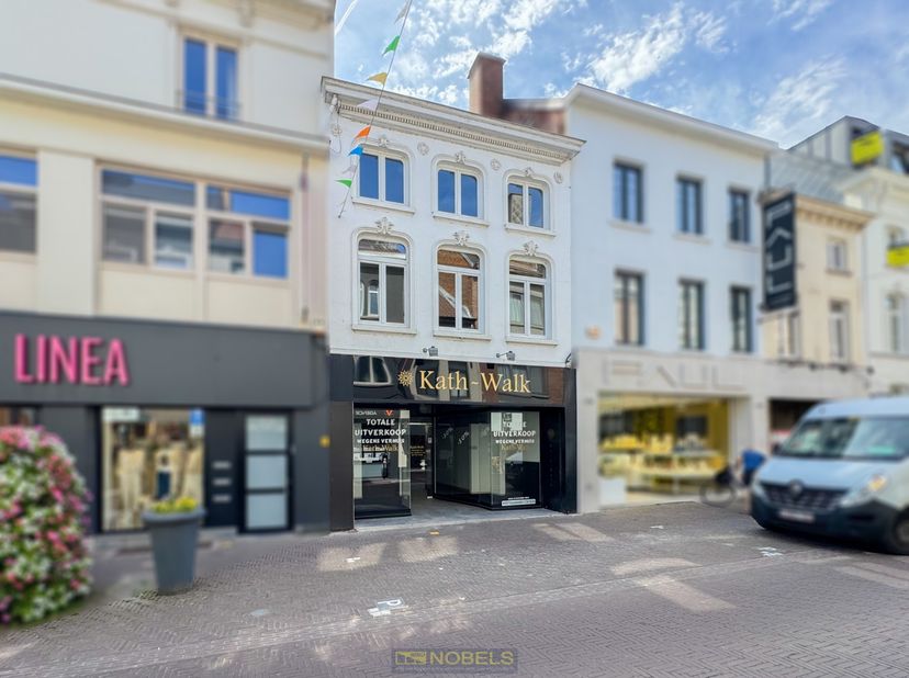 Bien professionnel à vendre
                    à 9620 Zottegem