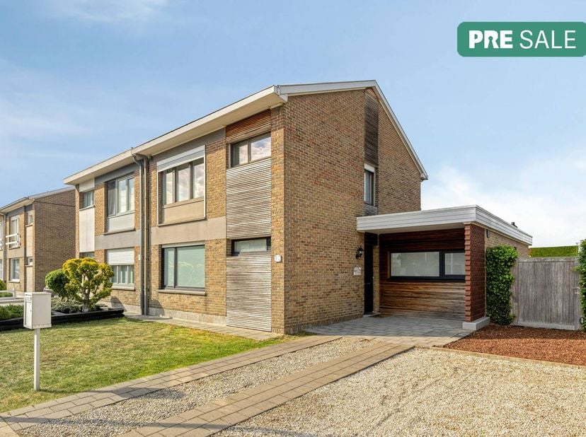 Ontdek dit huis tijdens de Pre-sale op zaterdag 06/06 van 10u30 tot 12u, maak nu jouw afspraak!<br />
<br />
Dit instapklare huis is gelegen op een go