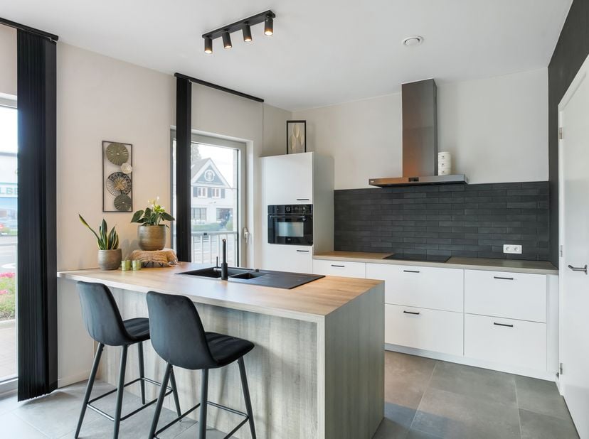 Wanneer je op zoek bent naar een zeer energiezuinig appartement in Beerse, 2 slaapkamers, open keuken, badkamer, afzonderlijk toilet, lift, extra opsl