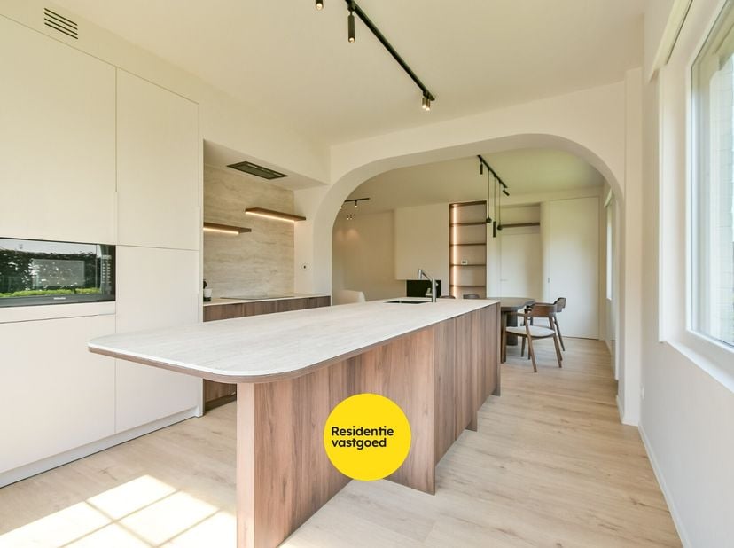 Welkom in de Wingensestraat 5, een gerenoveerde woning met garage, autostaanplaats en zonnige tuin. Rustig gelegen in het charmante Hertsberge, op een