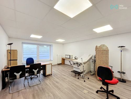                                         Bureaux à louer à Tubize, € 800
