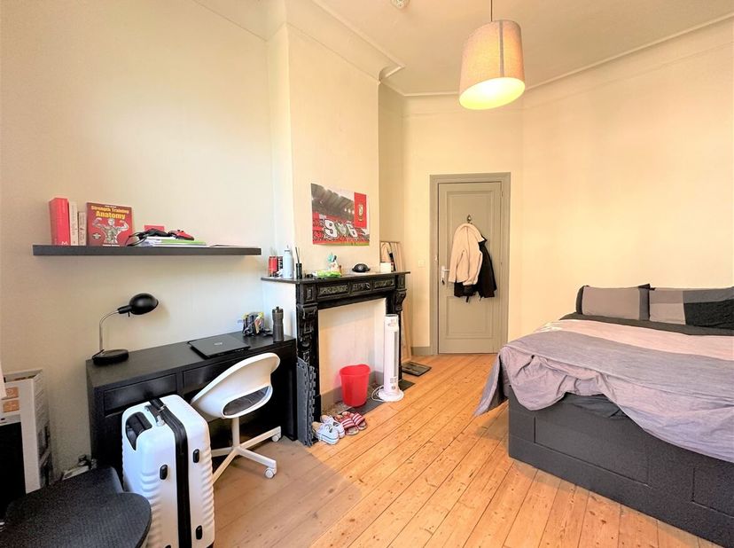 UNIQUEMENT POUR LES ÉTUDIANTS - UNIQUEMENT POUR LES ÉTUDIANTS (pour visionner, appelez le +32 384 14 14)<br />
Cette chambre d'étudiant est située au