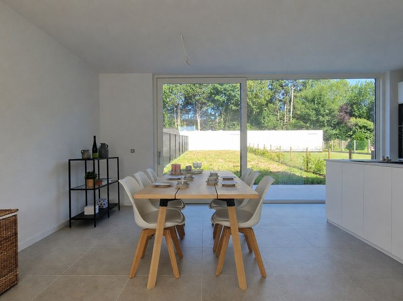 Welkom in deze gezellige BEN-nieuwbouwwoning gelegen op de grens van Kuurne en Bavikhove!<br />
We komen deze eigentijdse, strak-landelijk ingerichte