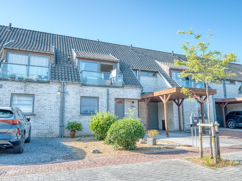 Op zoek naar een instapklaar appartement op een rustige locatie, zonder in te boeten aan bereikbaarheid? Dan is dit verzorgd appartement precies wat u