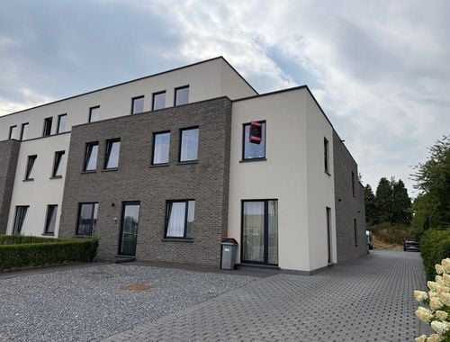                                        Appartement à louer à Rotem, € 985
